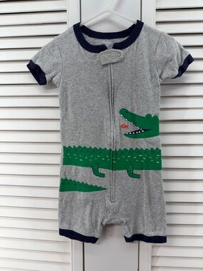 Carter's size 24M Gray One-Piece short sleepers zip up  pjs w/ Crocodile graphic